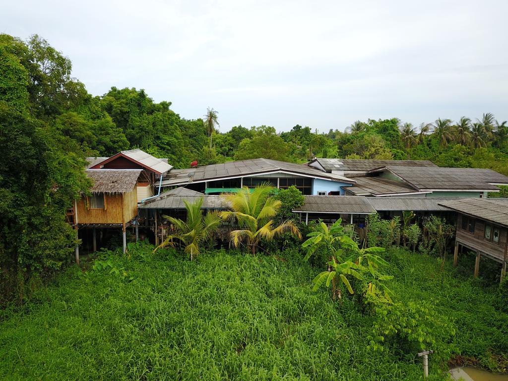 Cast Away Apartment Nonthaburi Exterior photo